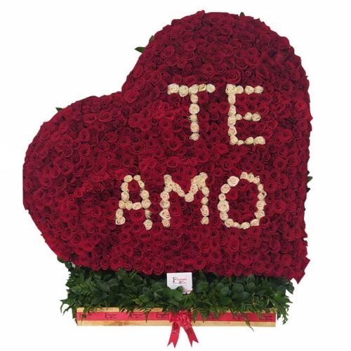 Ramo-de-Rosas-Gigante-en-Forma-de-Corazón-Floristeria en cali