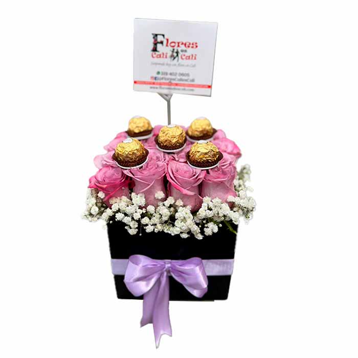 Detalle-pequeño-con-rosas-lila-en-Cali